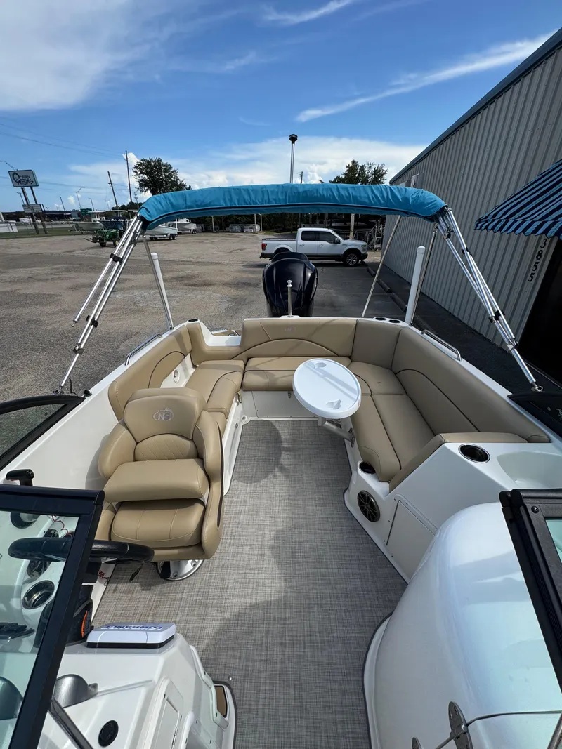 Slide: The Image of NauticStar 223DC 2020 - 21