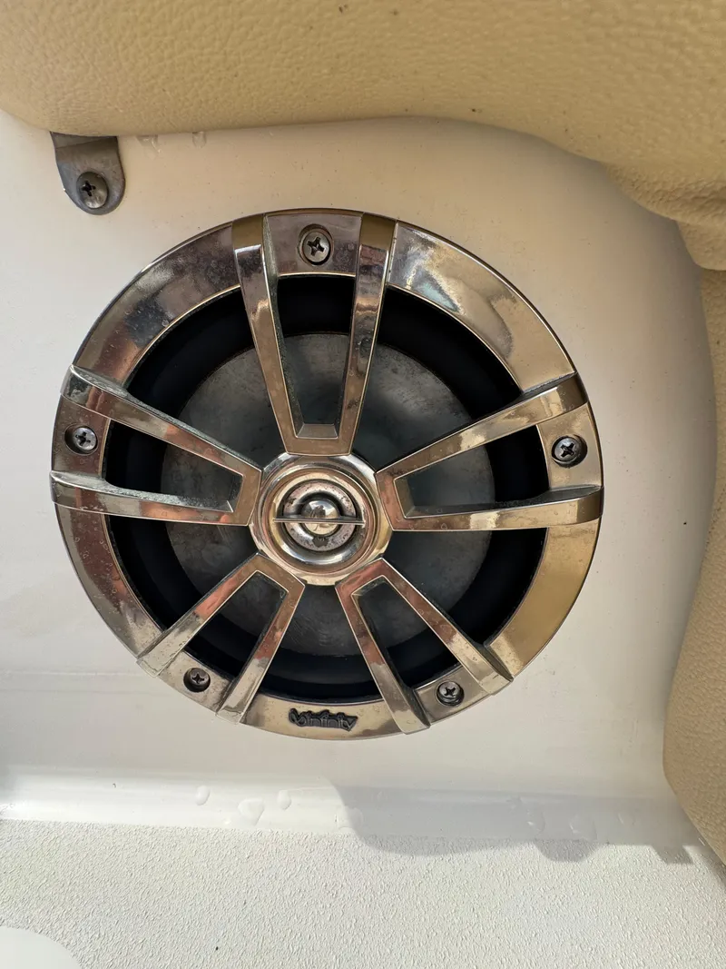 Slide: The Image of NauticStar 223DC 2020 - 24