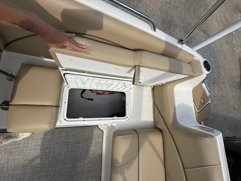 Slide: The Image of NauticStar 223DC 2020 - 28