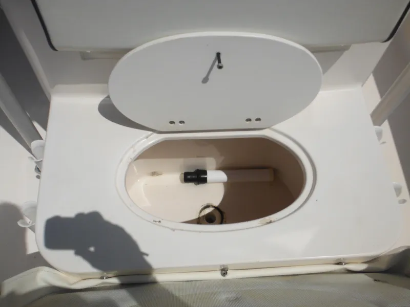 Slide: The Image of Livewell compartment on a 2004 Sea Hunt 202 TRITON boat, featuring a white interior. - 20