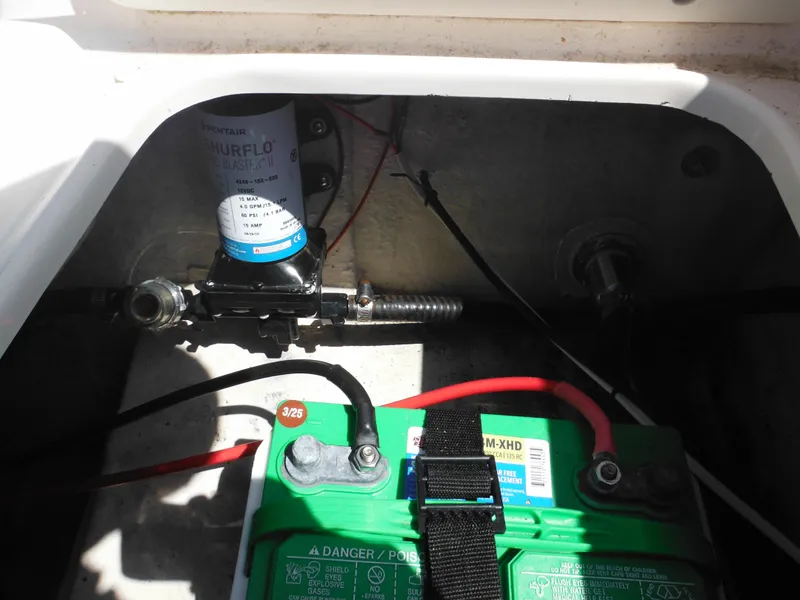 Slide: The Image of Battery and pump system inside a 2004 Sea Hunt 202 TRITON boat. - 35