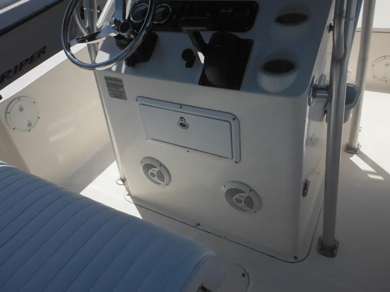 Slide: The Image of 2004 Sea Hunt 202 TRITON boat console with steering wheel, storage, and cup holders. - 37