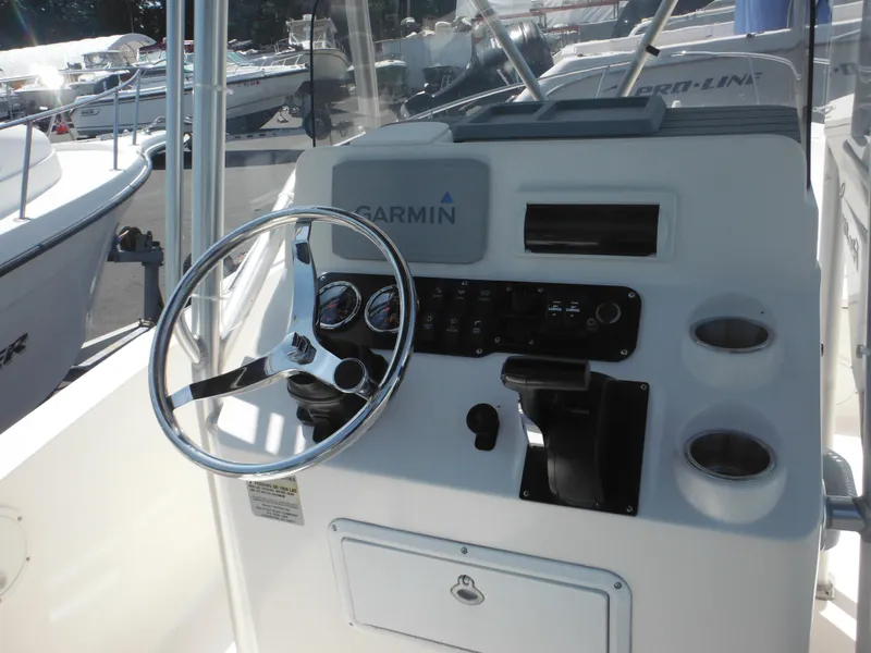 Slide: The Image of 2004 Sea Hunt 202 TRITON boat console with Garmin navigation and steering wheel. - 38