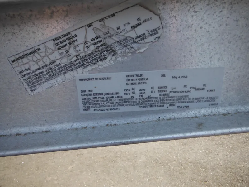 Slide: The Image of Label on a 2004 Sea Hunt 202 TRITON trailer, showing specifications and manufacturing details. - 4