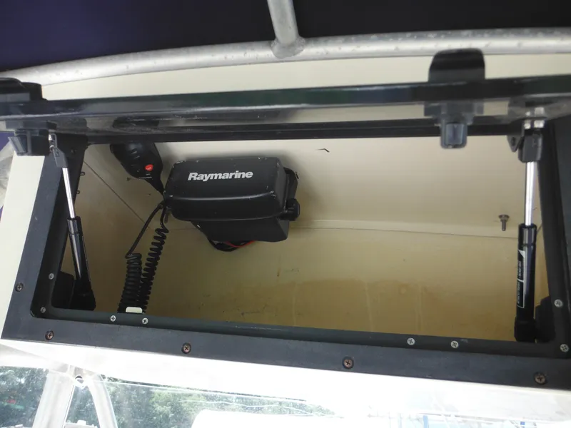 Slide: The Image of 2004 Sea Hunt 202 TRITON boat compartment with Raymarine equipment installed. - 40