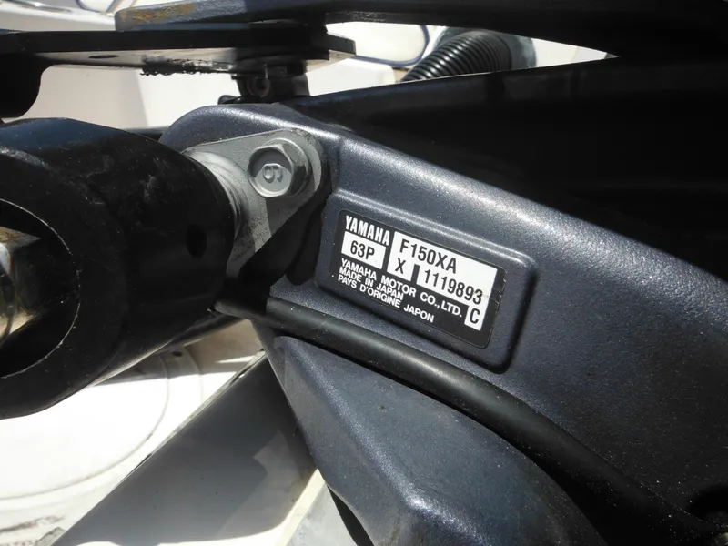 Slide: The Image of Yamaha F150XA engine label on 2004 Sea Hunt 202 TRITON boat. - 7