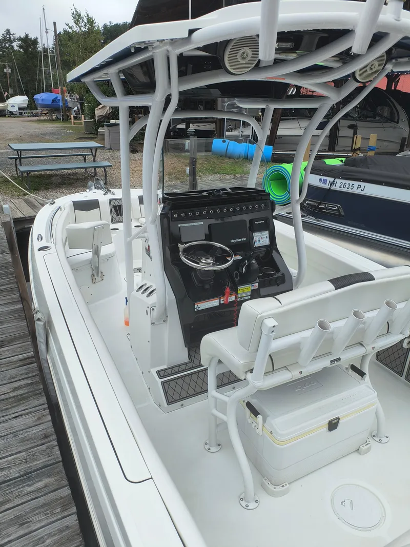 Slide: The Image of 2020 Wellcraft 222 Fisherman boat with center console and seating, docked at a marina. - 11