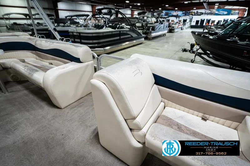 Slide: The Image of Interior of a 2007 Bennington 2050 GL pontoon boat in a showroom. - 24