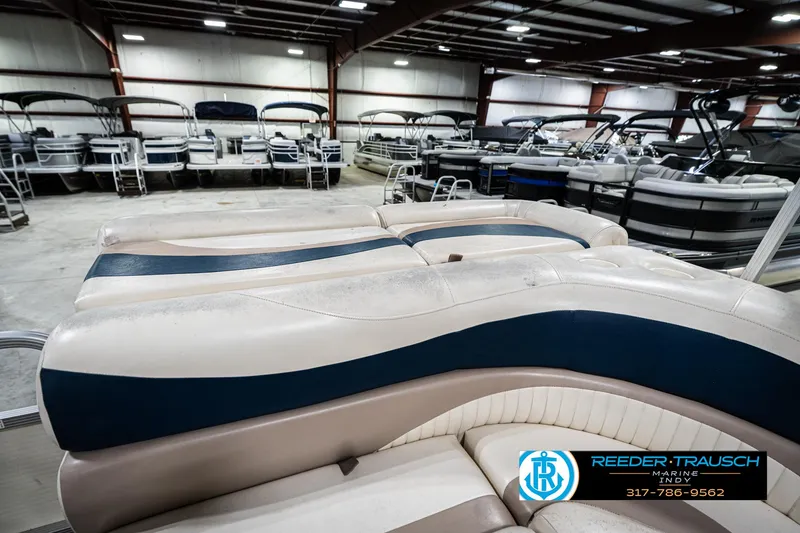 Slide: The Image of 2007 Bennington 2050 GL pontoon boat interior in showroom, featuring comfortable seating. - 29