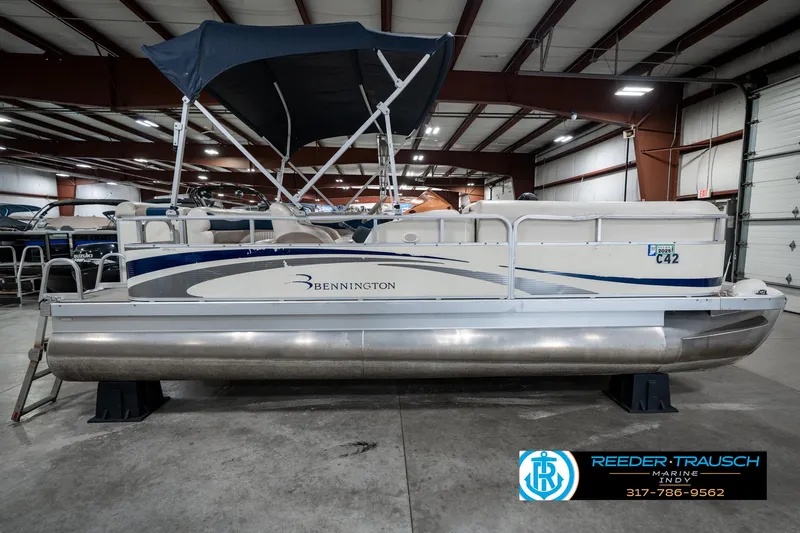 Slide: The Image of 2007 Bennington 2050 GL pontoon boat in indoor storage facility. - 7