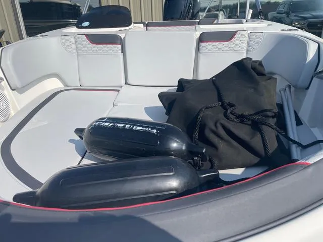 Slide: The Image of Bayliner Element M17 2023 - 4