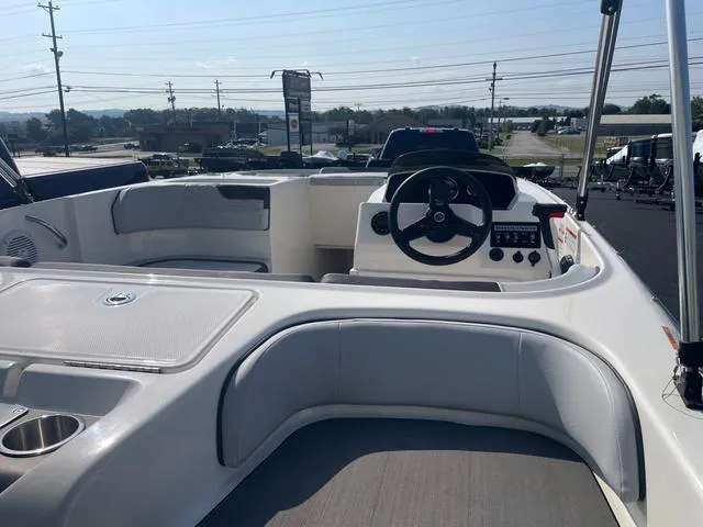 Slide: The Image of Bayliner Element M17 2023 - 5