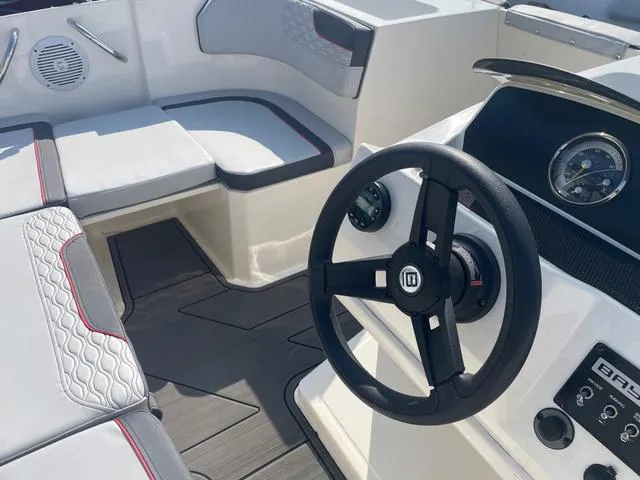 Slide: The Image of Bayliner Element M17 2023 - 6