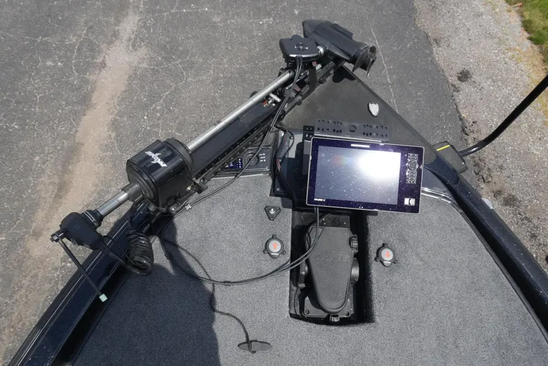 Slide: The Image of Phoenix Bass Boat 921 ELITE 2025 - 18