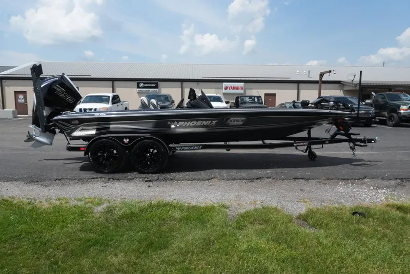 Slide: The Image of Phoenix Bass Boat 921 ELITE 2025 - 5