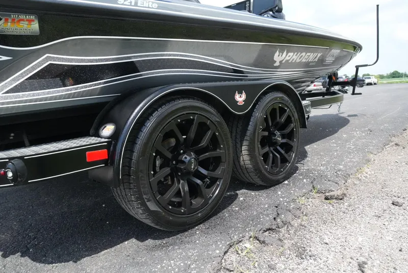 Slide: The Image of Phoenix Bass Boat 921 ELITE 2025 - 6