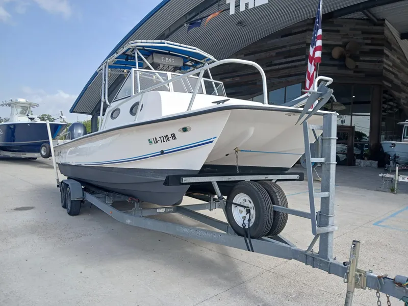 Slide: The Image of 2005 Twin Vee 26 Weekender boat on trailer, parked outside a dealership. - 12