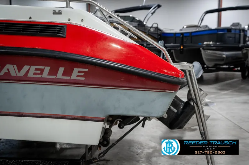 Slide: The Image of 1991 Caravelle I2300CC boat in showroom, featuring red and white design. - 38