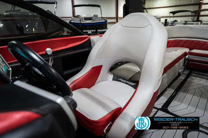 Slide: The Image of Malibu Wakesetter 25 LSV 2017 - 50