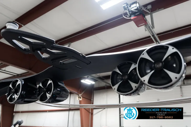 Slide: The Image of Malibu Wakesetter 25 LSV 2017 - 56