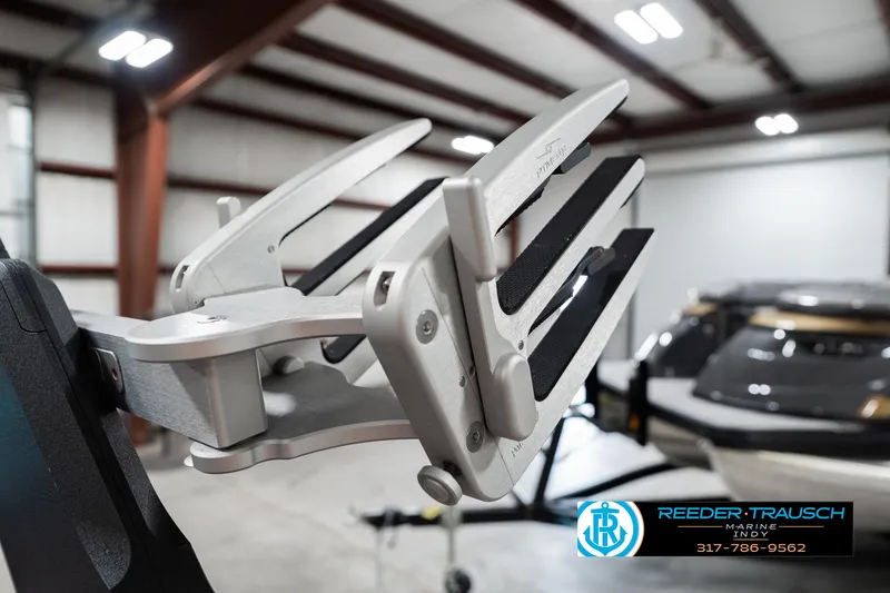 Slide: The Image of Malibu Wakesetter 25 LSV 2017 - 58