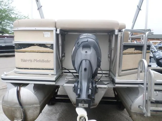 Slide: The Image of Harris Sunliner 180 2004 - 7