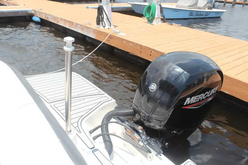 Slide: The Image of Sea Ray SPX 190 Outboard 2021 - 20