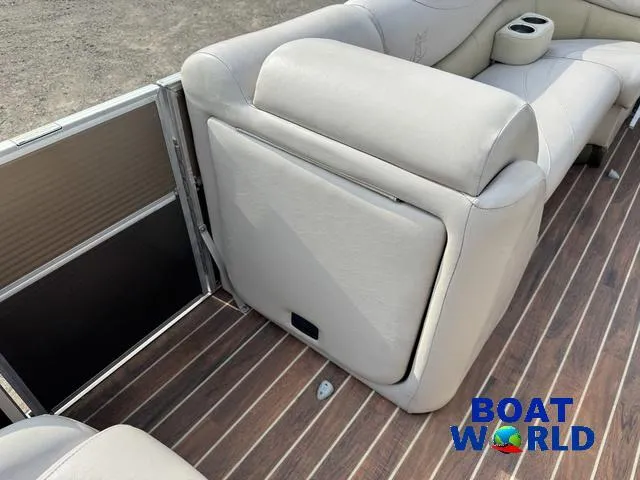 Slide: The Image of Misty Harbor SU 2385 Pontoon 2014 - 29