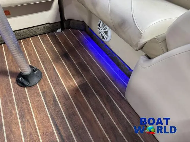 Slide: The Image of Misty Harbor SU 2385 Pontoon 2014 - 40