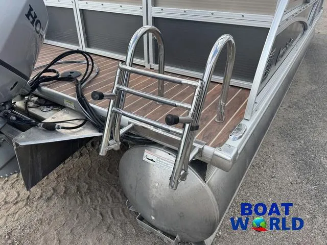 Slide: The Image of Misty Harbor SU 2385 Pontoon 2014 - 56