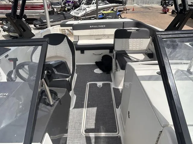 Slide: The Image of Bayliner VR6 Bowrider 2021 - 11