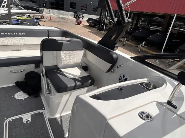 Slide: The Image of Bayliner VR6 Bowrider 2021 - 12