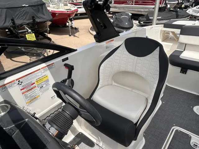 Slide: The Image of Bayliner VR6 Bowrider 2021 - 13