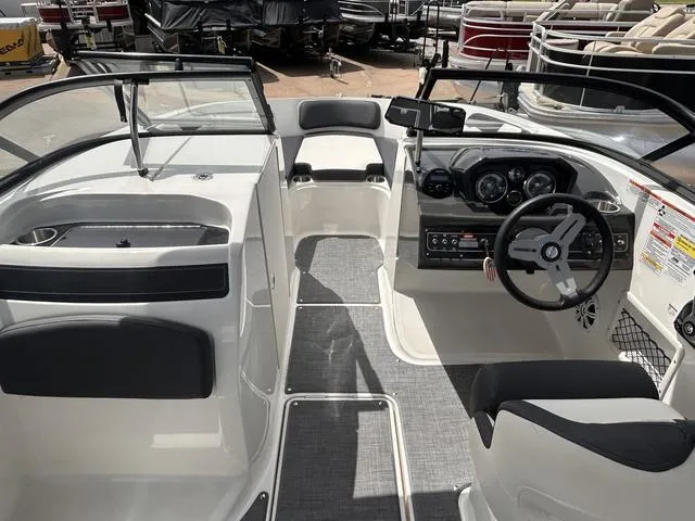 Slide: The Image of Bayliner VR6 Bowrider 2021 - 8