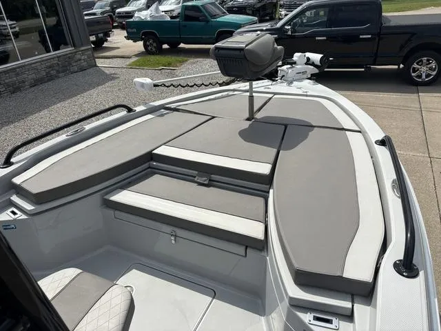 Slide: The Image of Ranger 2510 Bay 2023 - 12