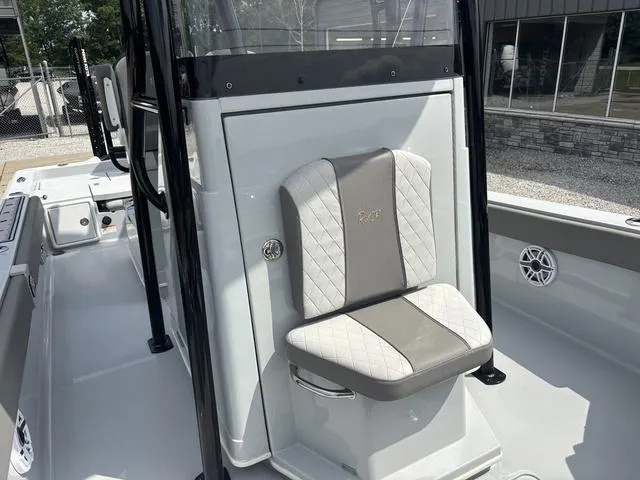 Slide: The Image of Ranger 2510 Bay 2023 - 13