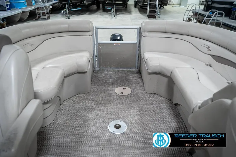 Slide: The Image of Interior of a 2018 Bennington 20 SSRX pontoon boat with beige seating. - 25