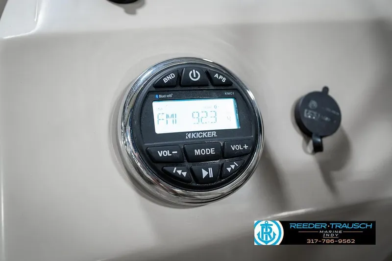 Slide: The Image of Kicker stereo system on 2018 Bennington 20 SSRX boat dashboard. - 30