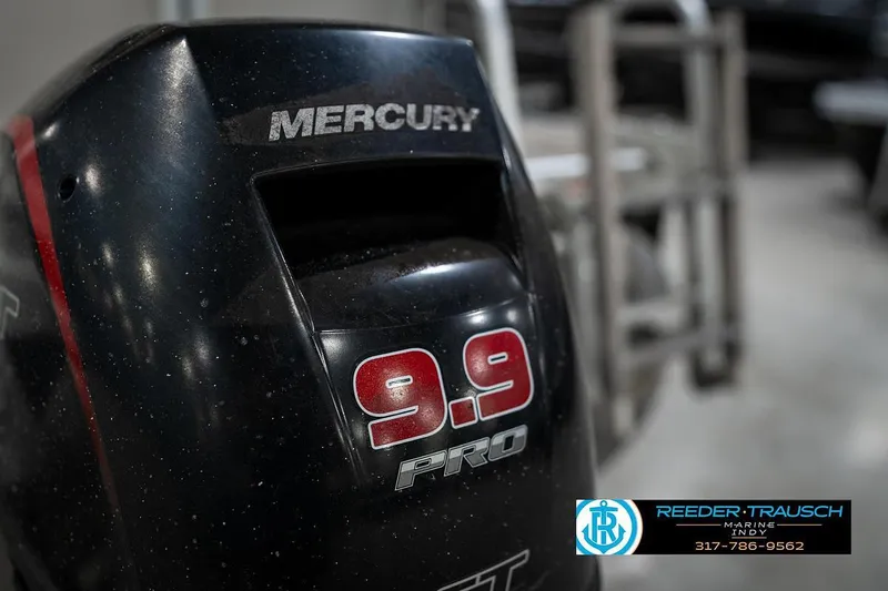 Slide: The Image of Mercury 9.9 Pro outboard motor on 2018 Bennington 20 SSRX boat. - 41