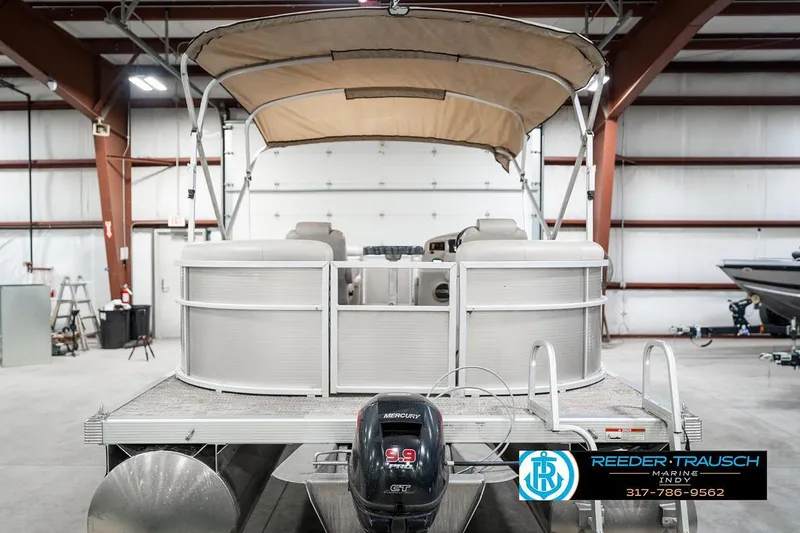 Slide: The Image of 2018 Bennington 20 SSRX pontoon boat in a warehouse setting. - 9