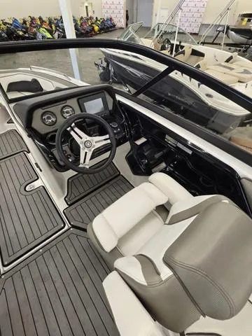 Slide: The Image of Yamaha 212 Limited 2018 - 12