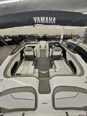Slide: The Image of Yamaha 212 Limited 2018 - 13