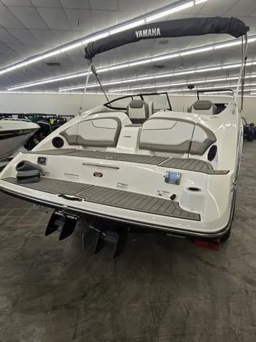 Slide: The Image of Yamaha 212 Limited 2018 - 15