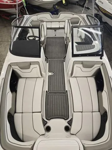 Slide: The Image of Yamaha 212 Limited 2018 - 4