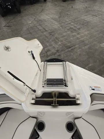 Slide: The Image of Yamaha 212 Limited 2018 - 5