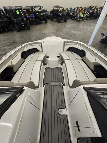 Slide: The Image of Yamaha 212 Limited 2018 - 10