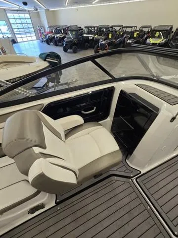 Slide: The Image of Yamaha 212 Limited 2018 - 11