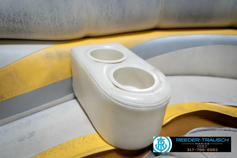 Slide: The Image of Boat seat with dual cup holders on a 2005 Bennington 2050. - 41