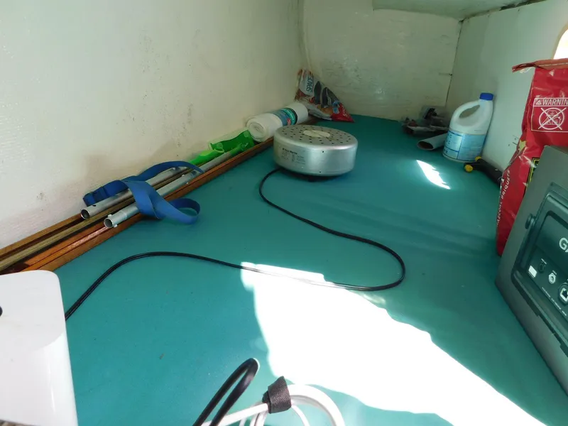 Slide: The Image of Islander 30 MK II - Aft Cabin - 8