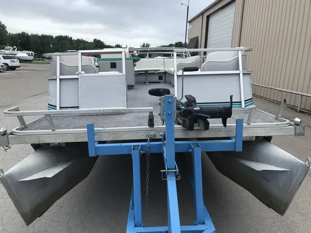 Slide: The Image of Crest 25 SUNDECK 1992 - 3